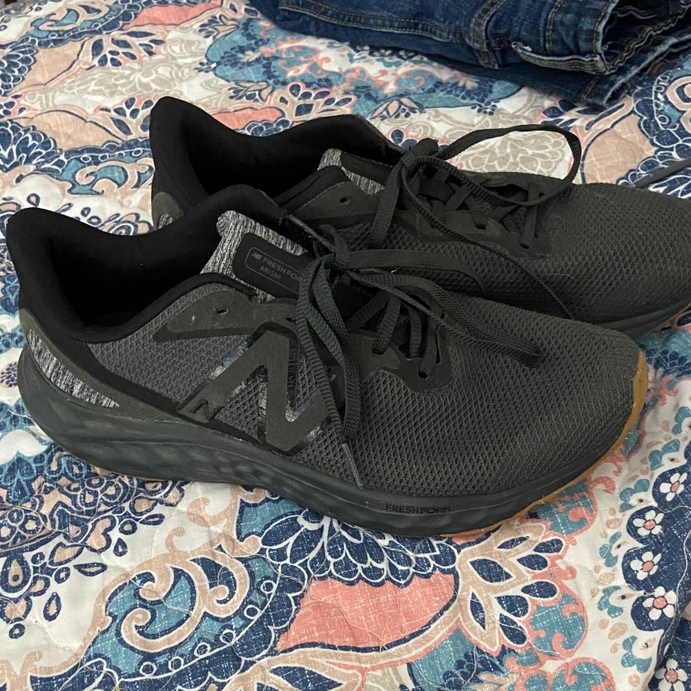 New Balance Men's Black Athletic Shoes